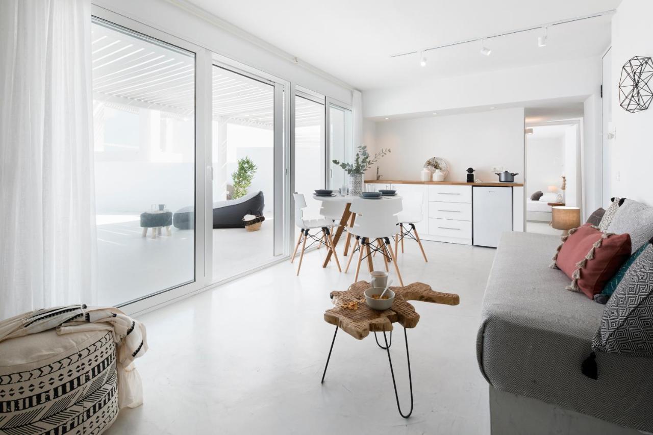 Infinite Blue Luxury Suites Fira  Luaran gambar